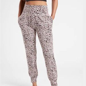 SOLD!!!! ATHLETA Salutation Textured Jogger Meadow Decadent Chocolate XSP